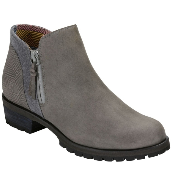 The North Face Shoes - The North FaceBridgeton Zip Bootie - Women's Size 8.5